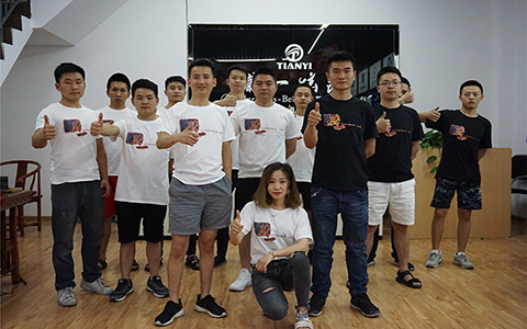 成都天一車燈專業(yè)改燈團(tuán)隊(duì)