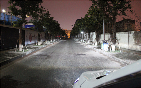 成都天一車燈歐司朗氙氣燈透鏡近光展示