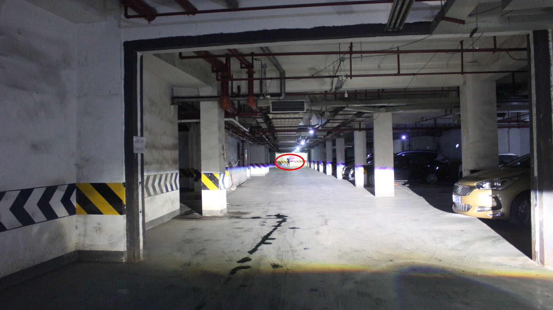 成都天一車(chē)燈保力獅激光大燈近光實(shí)拍