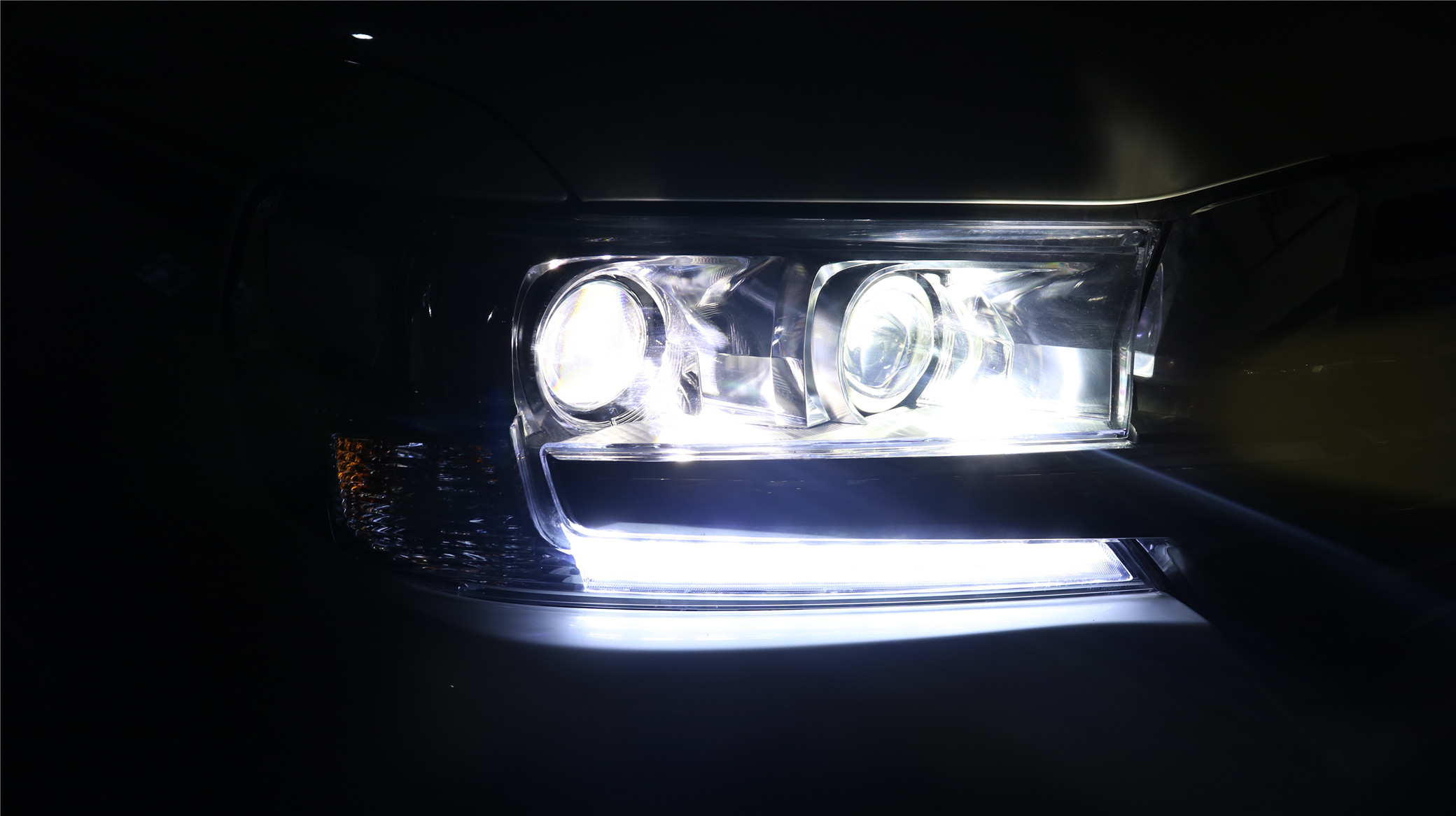 日行燈及大燈效果展示 日行燈及大燈效果展示