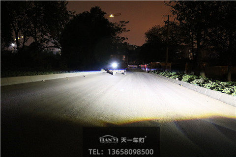 天一車(chē)燈米石LED雙光透鏡近光效果實(shí)拍 切線明顯 不影響對(duì)面車(chē)輛視線