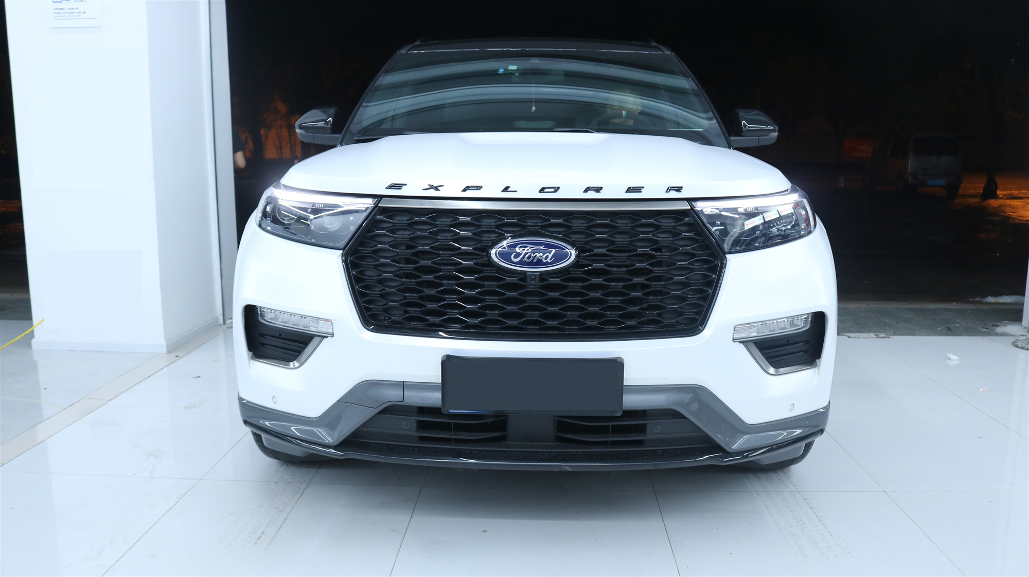 成都天一車燈實拍福特探險者車燈改裝四透鏡大燈效果 成都天一車燈實拍福特探險者車燈改裝四透鏡大燈效果