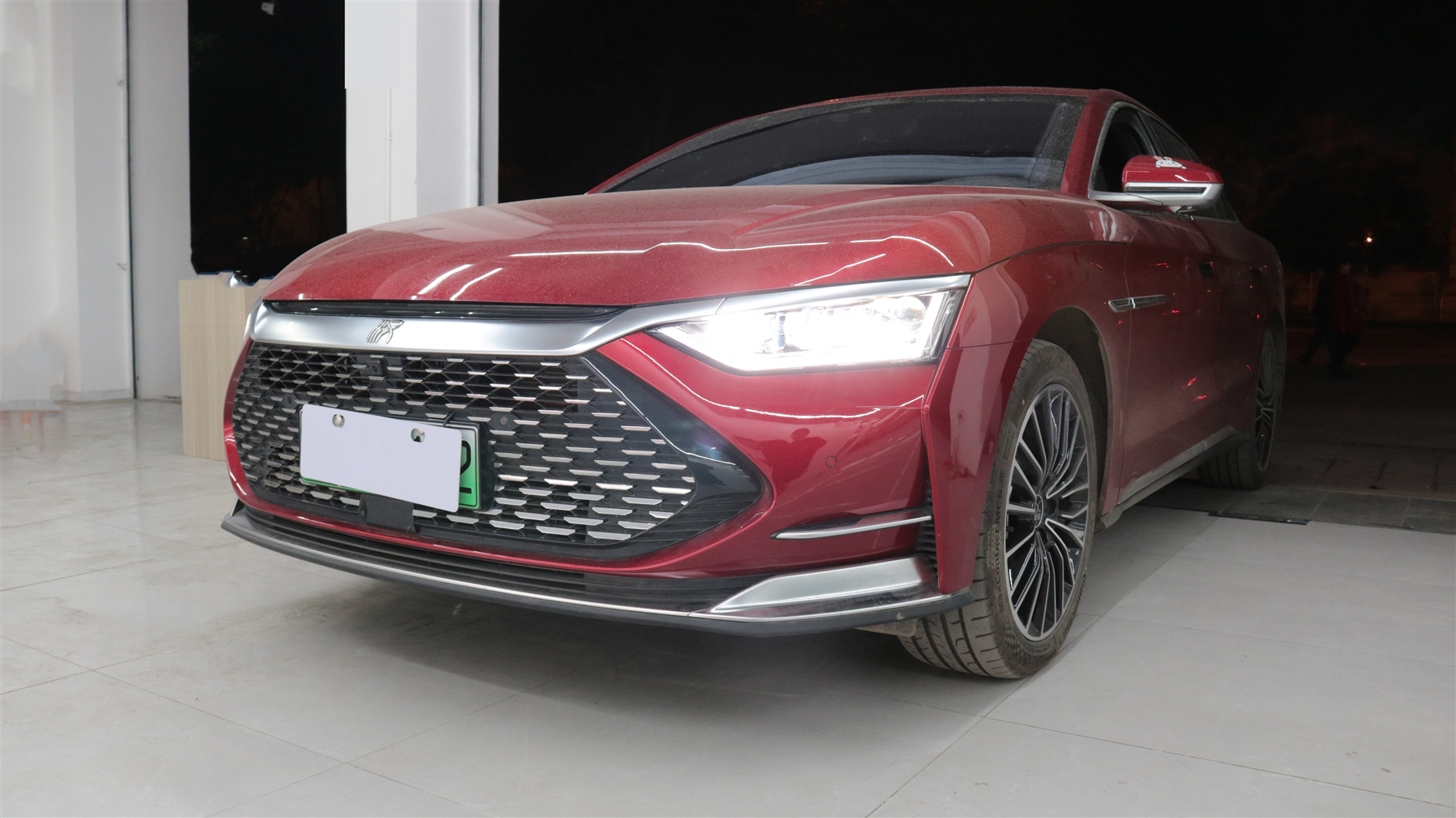 比亞迪漢車(chē)燈改裝升級(jí)激光LED雙光透鏡